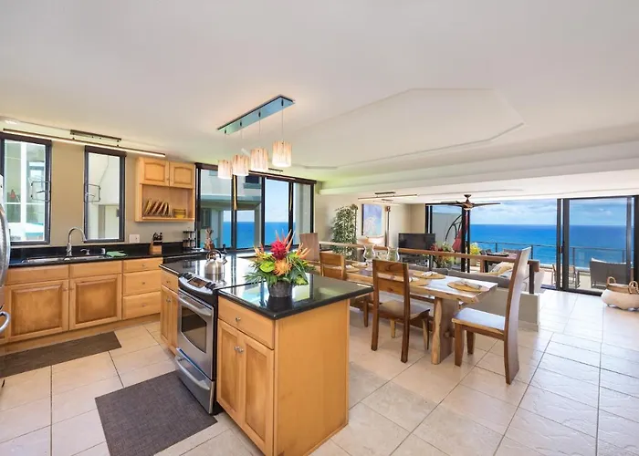 Puu Poa Ocean Bluff Condo, Incredible Views, Walk To Beaches, Pool & Tennis