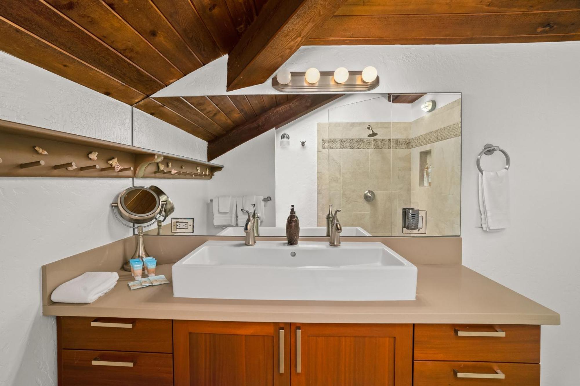 Coral Hale 5br 3ba Luxury Home, Ac, Hot Tub And Stunning Views * Princeville