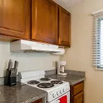 Lovely 1 Bedroom With Kitchen, Free Wifi & Parking