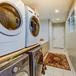 Ocean View, Beautiful Sunrise, Private Pool, Walk To Beaches