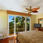 Ocean View, Beautiful Sunrise, Private Pool, Walk To Beaches