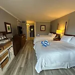 New! Chic Mountain View Room At 4 Star Beachfront Resort
