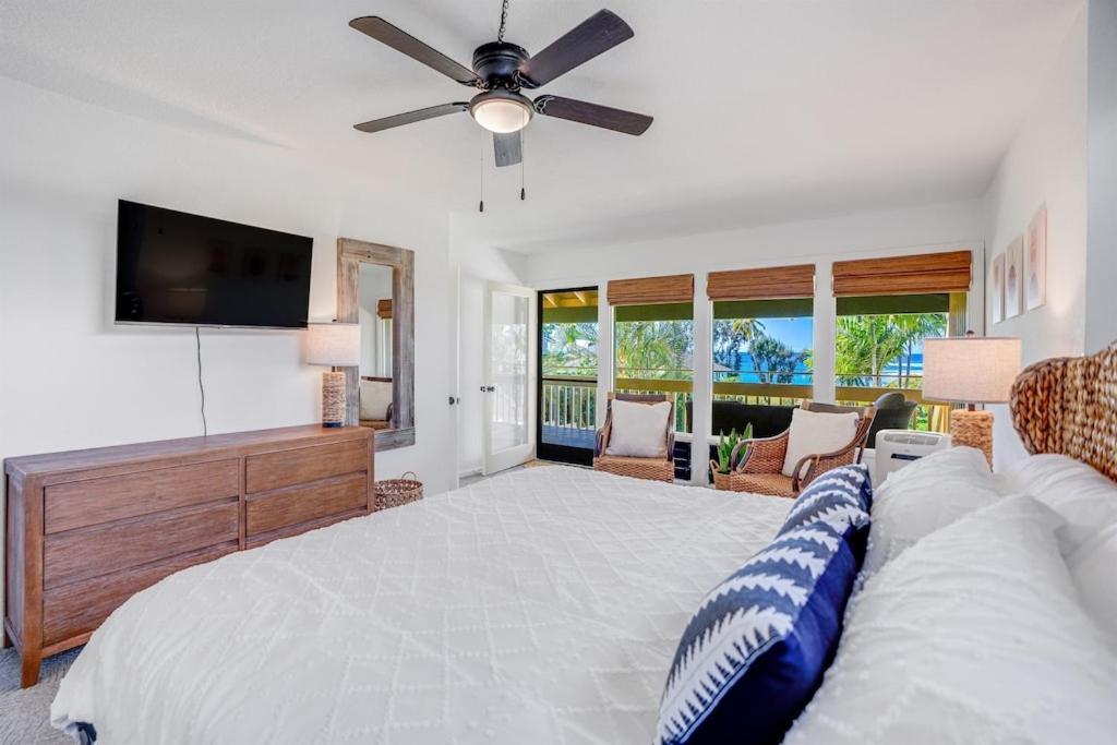 Honu He'e Nalu - The Surfing Turtle - Ocean & Beachfront! Stunning Views! *