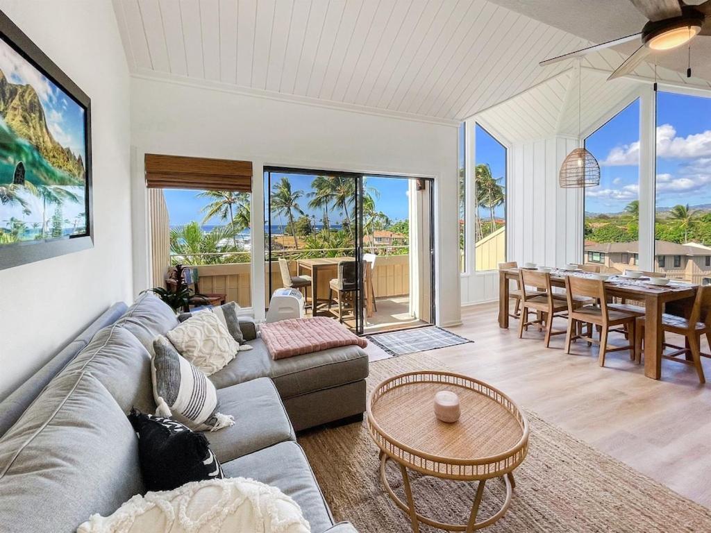 Honu He'e Nalu - The Surfing Turtle - Ocean & Beachfront! Stunning Views! Koloa