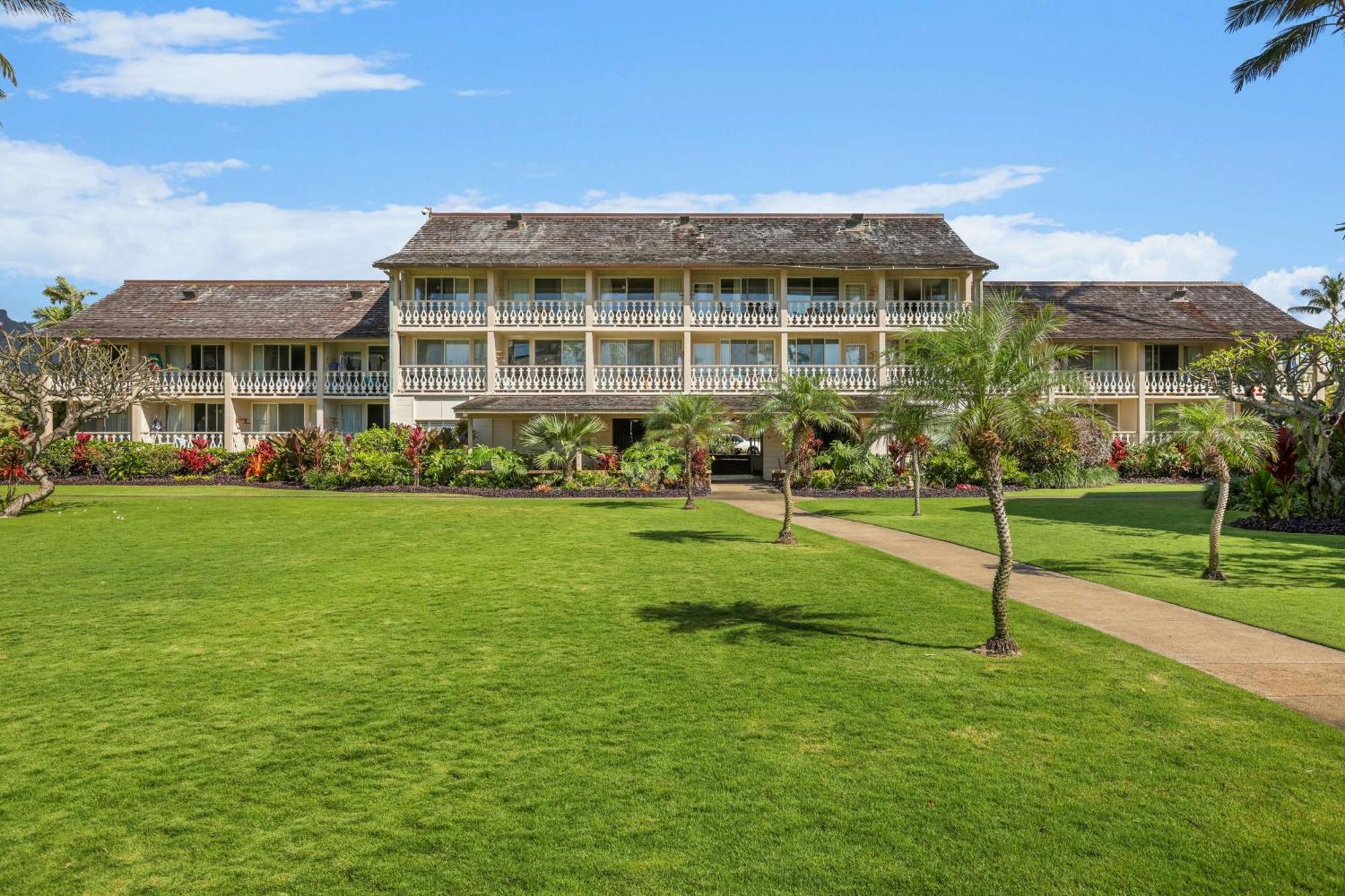 Aston Islander On The 3* Kapa'a