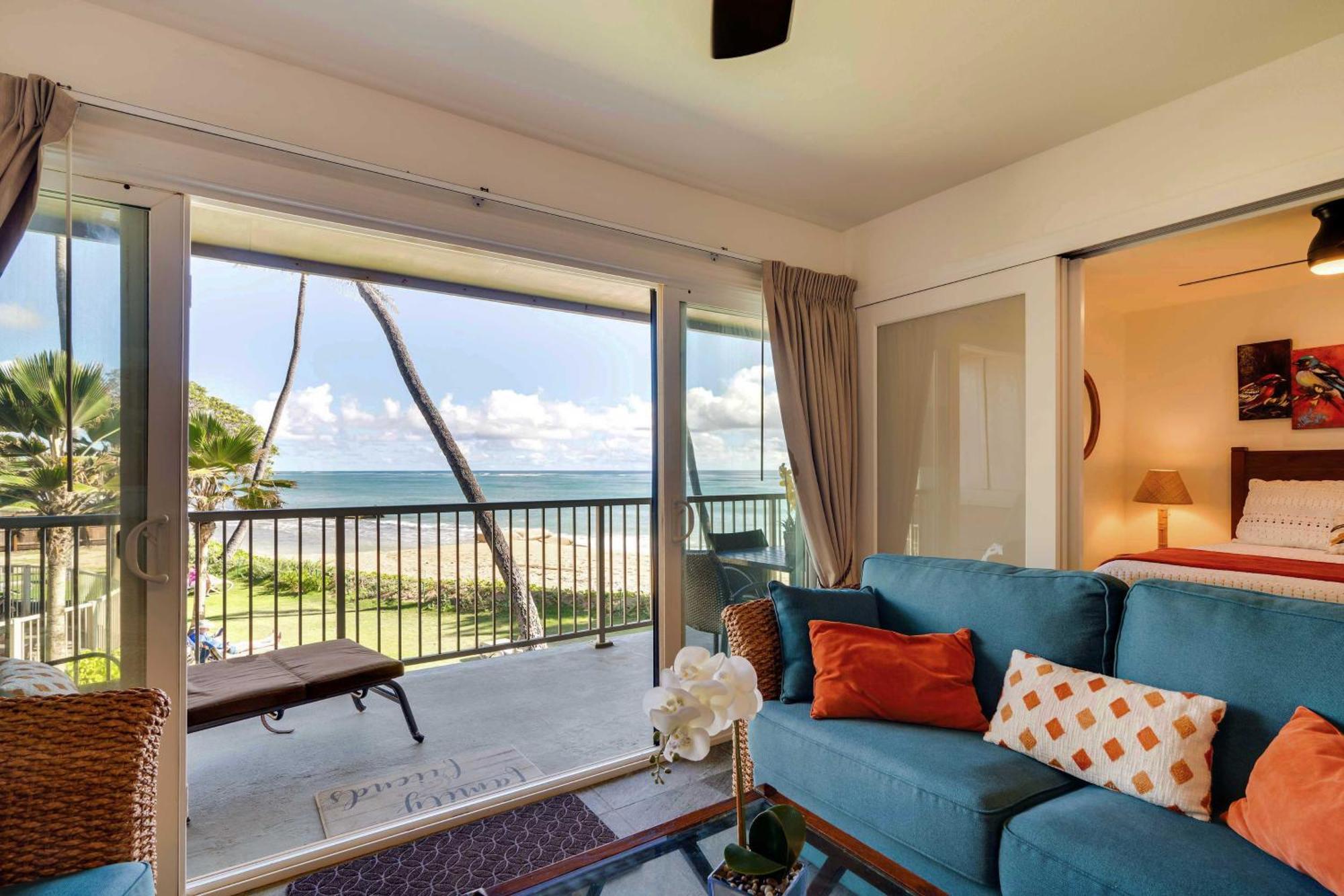 Waipouli Beachfront With Balcony And Ocean Views *