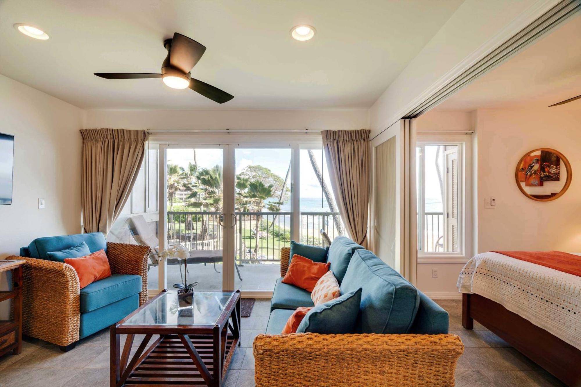 Waipouli Beachfront With Balcony And Ocean Views * Kapa'a