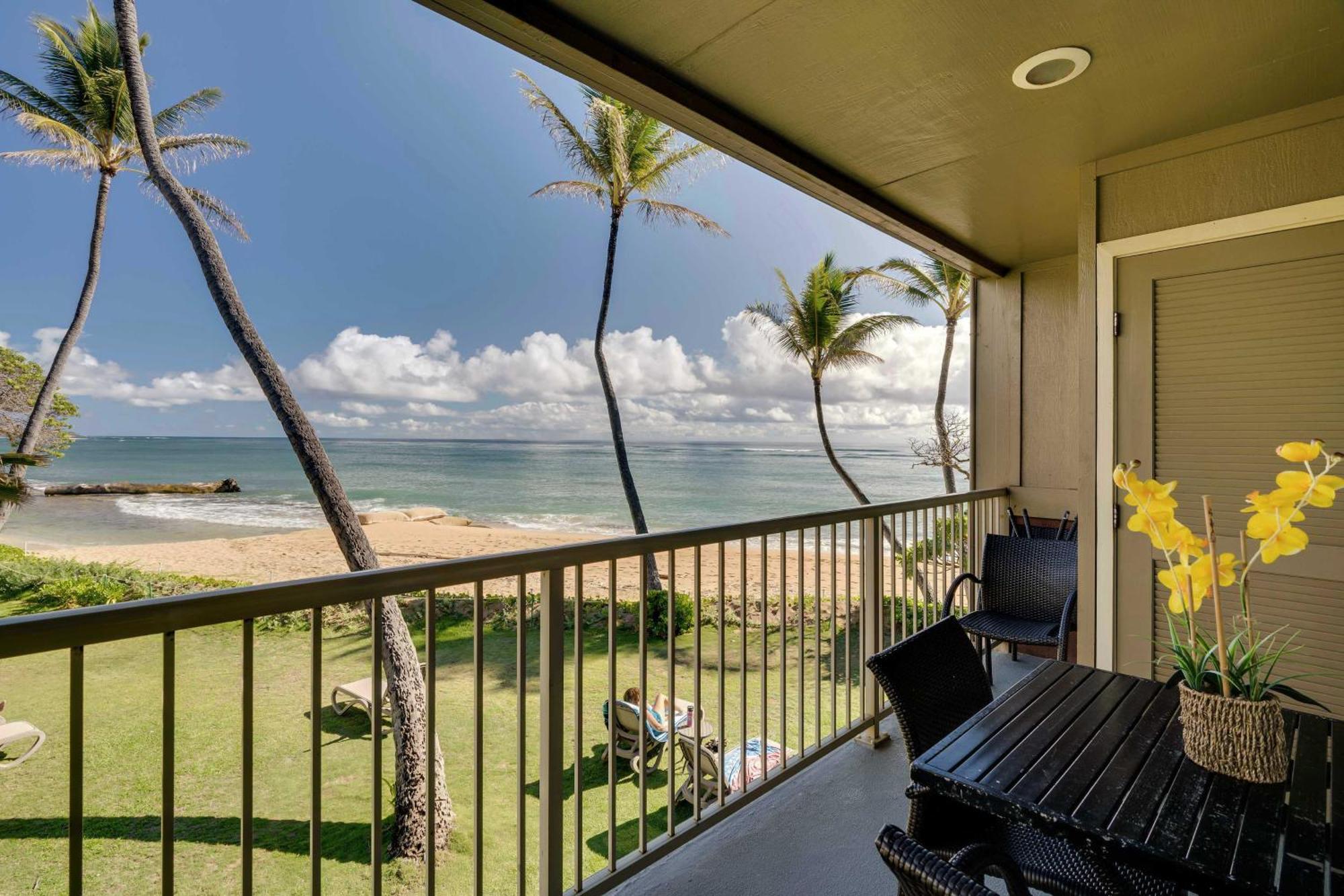 Waipouli Beachfront With Balcony And Ocean Views