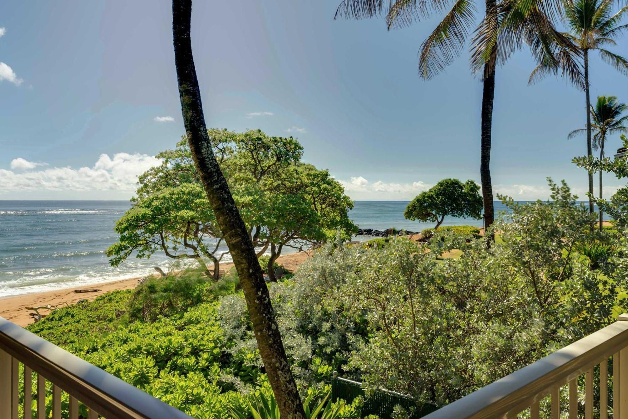 Waipouli Beachfront With Balcony And Ocean Views Apartment