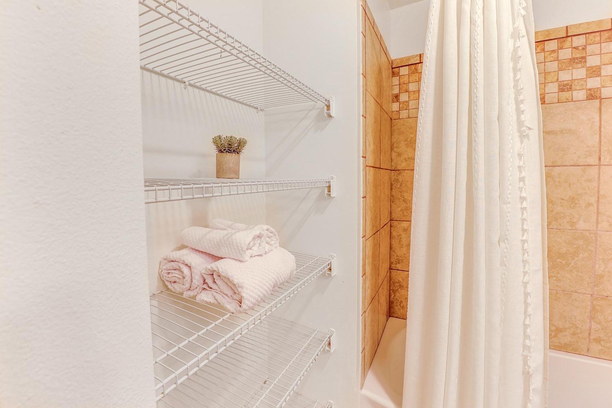 With Private Sauna About 2 Mi To Apartment *
