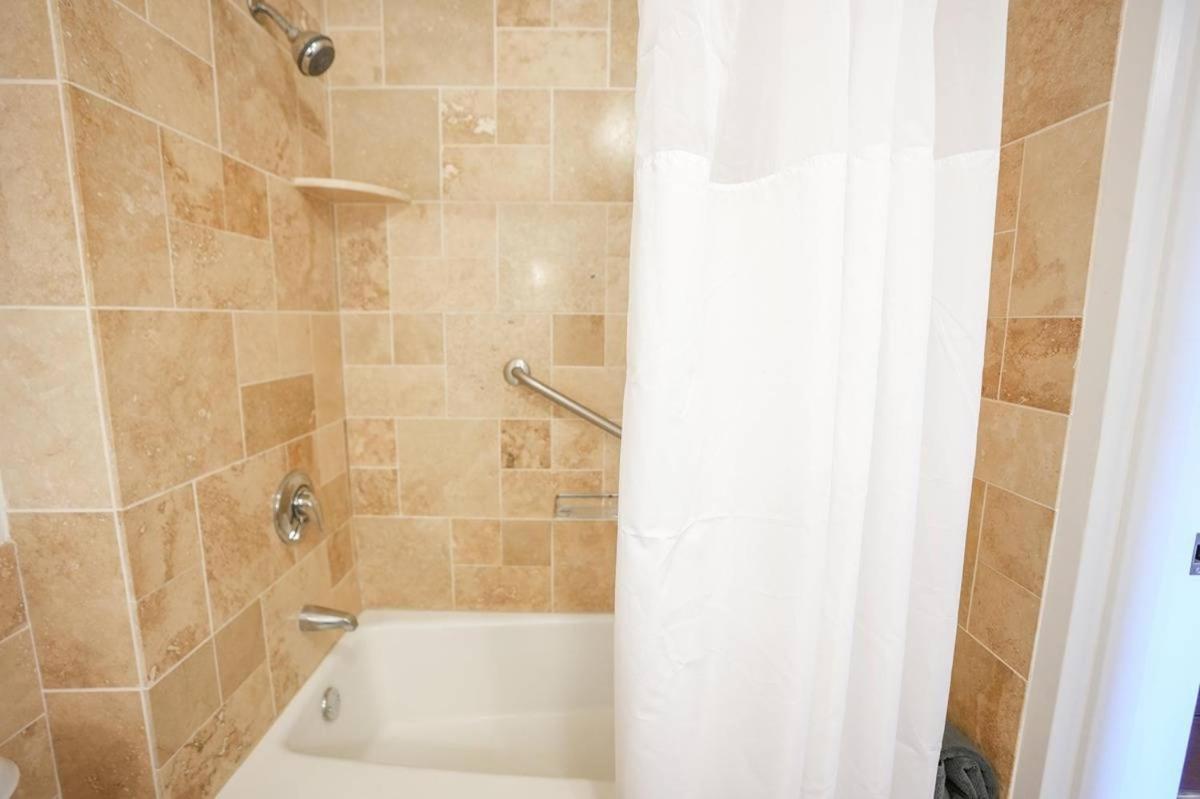 Chic Premier Garden Pool View Front 4-star Apartment