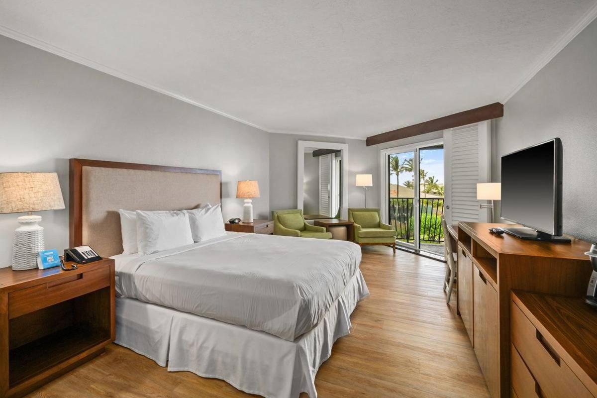 Chic Premier Garden Pool View Front 4-star Lihue