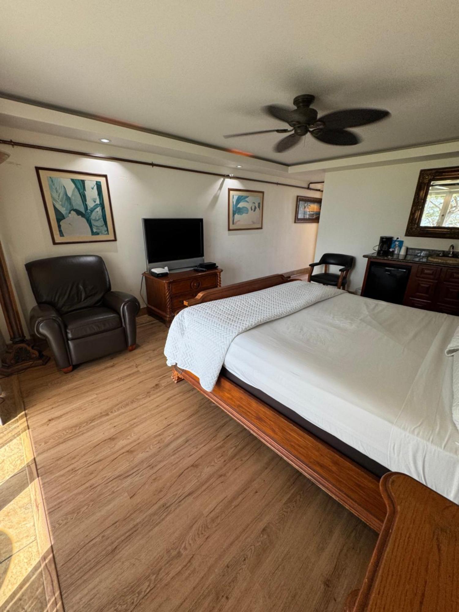Coral Reef Hotel 3*