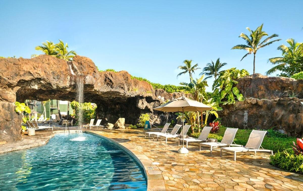 Romantic Pool Oceanview At Plantation Style Oceanfront Apartment Lihue