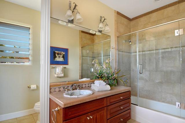 Ocean View, Beautiful Sunrise, Private Pool, Walk To Beaches Holiday home