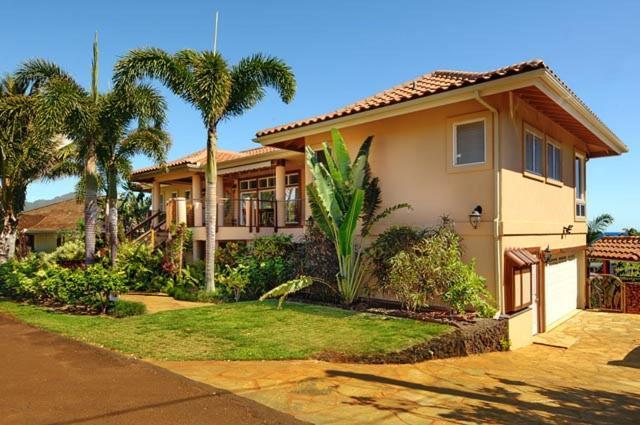 Ocean View, Beautiful Sunrise, Private Pool, Walk To Beaches Holiday home *