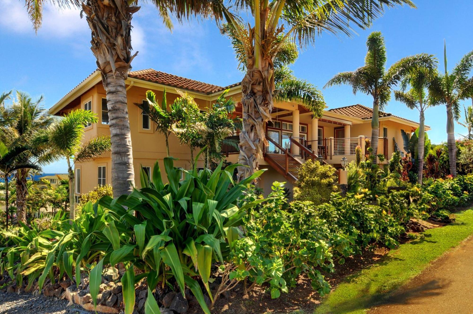 Ocean View, Beautiful Sunrise, Private Pool, Walk To Beaches Holiday home