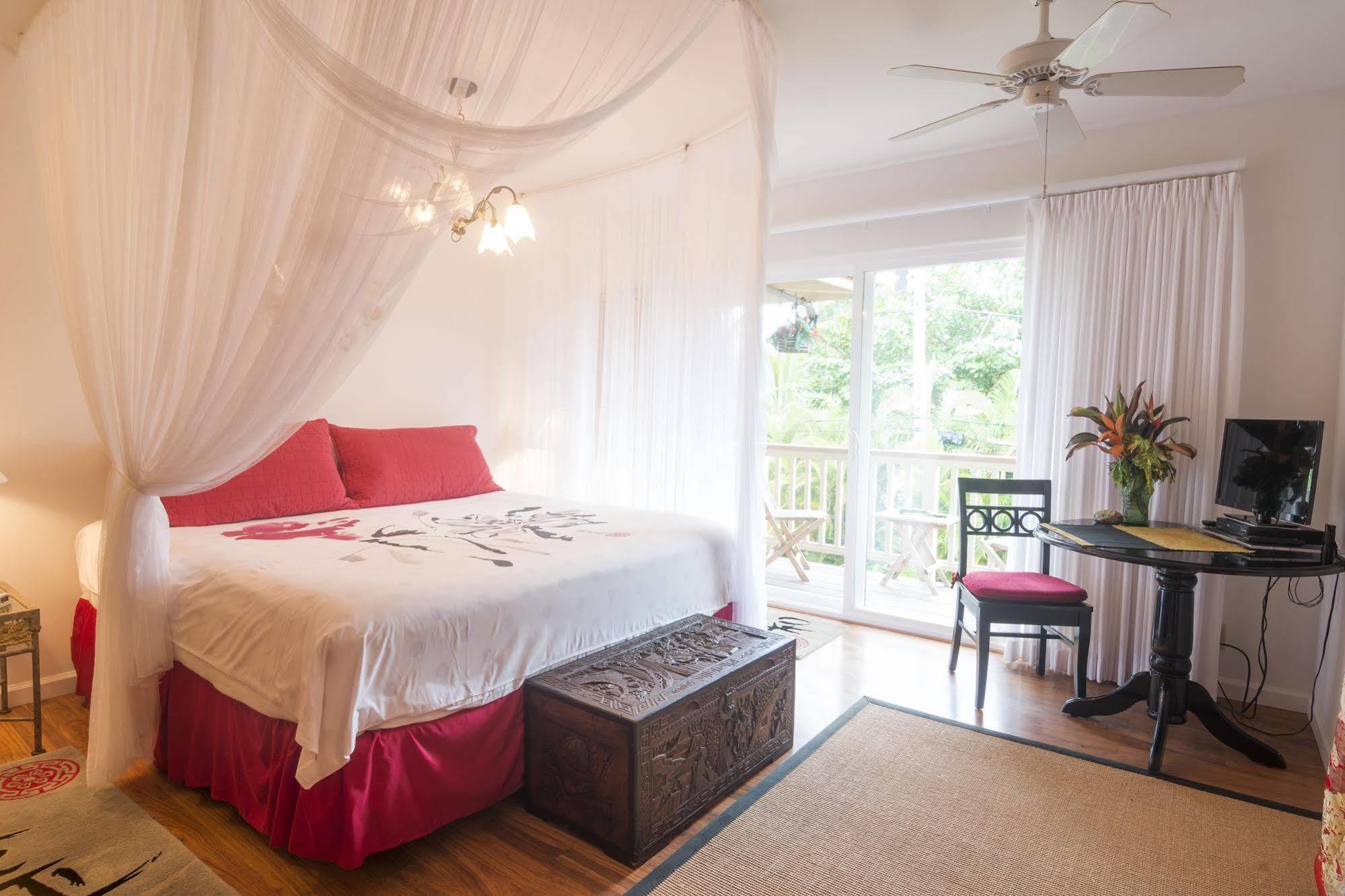 Hale Ho'o Maha Bed & Breakfast Hanalei