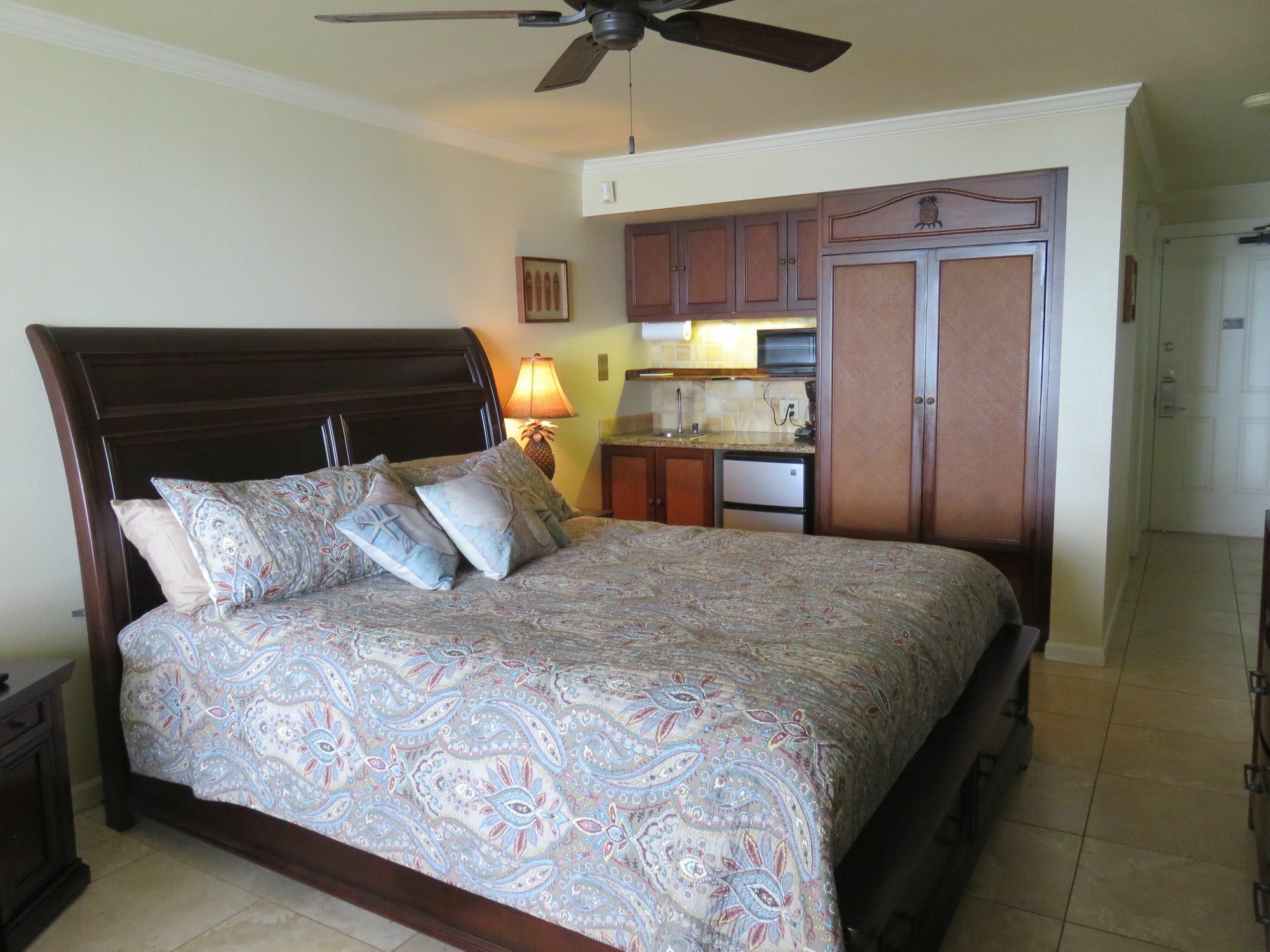 Kreller's Islander Getaway Hotel